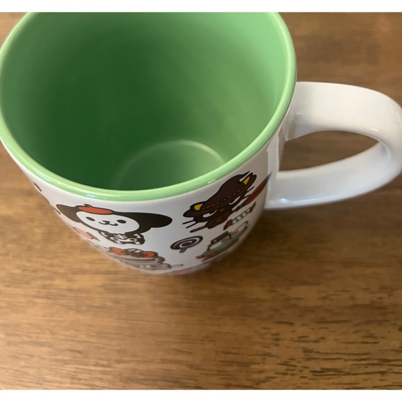 Hello Kitty and friends in a spooky Halloween mug - Picture 5 of 5